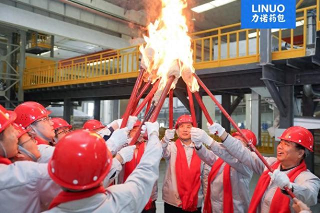 智能制造 再创新篇｜力诺药包“轻量药用模制玻璃瓶（Ⅰ类）产业化项目”首台窑炉成功点火