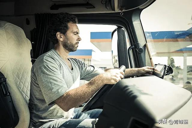 自动驾驶：驶向未来还是困境迷途？